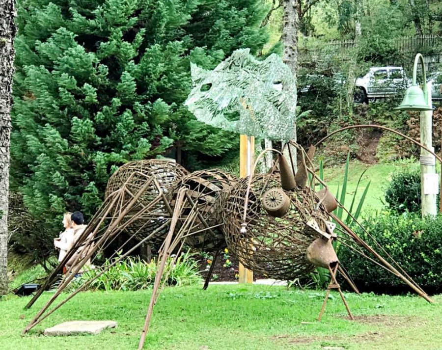 Lago Negro - esculturas no parque